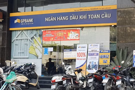 Lãi suất tiết kiệm: Vẫn trên 10%/năm, vì sao?