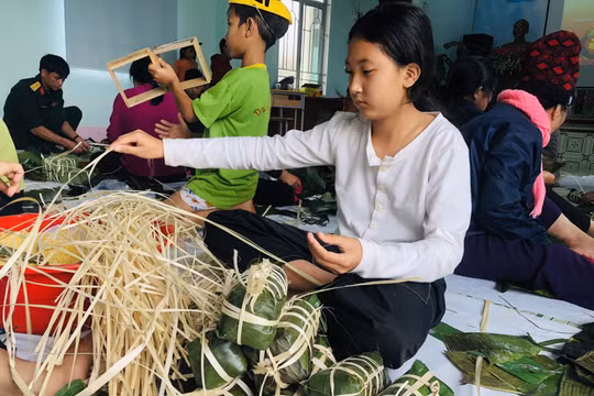 Gia Lai: Mang Tết ấm cho trẻ em mồ côi và người già neo đơn