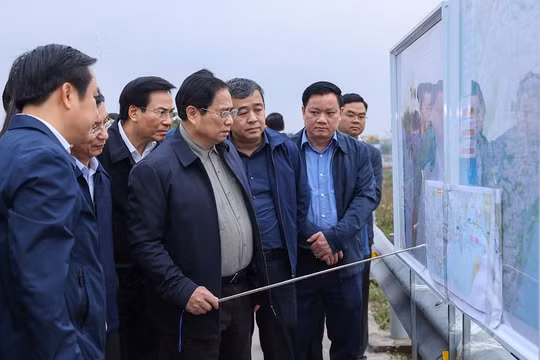 "Tránh chưa làm đường đã đếm xe, chưa làm sân bay đã đếm khách"