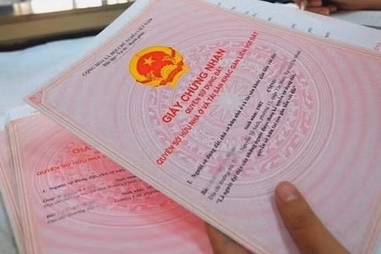 Truy tìm bị hại trong vụ mang sổ đỏ giả đem đi bán lừa lấy tiền đặt cọc