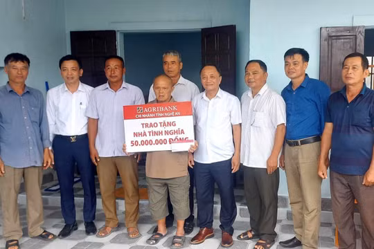 Agribank tỉnh Nghệ An trao tặng nhà tình nghĩa cho hộ nghèo tại huyện Yên Thành