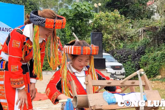 Khám phá tinh hoa thổ cẩm của người dân tộc Pà Thẻn - Tuyên Quang