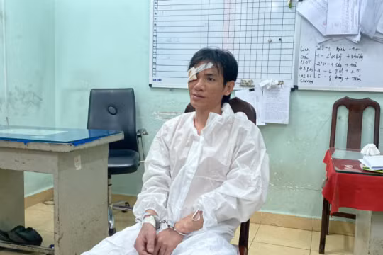 Tạm giữ đối tượng xông vào trụ sở tấn công cán bộ Công an