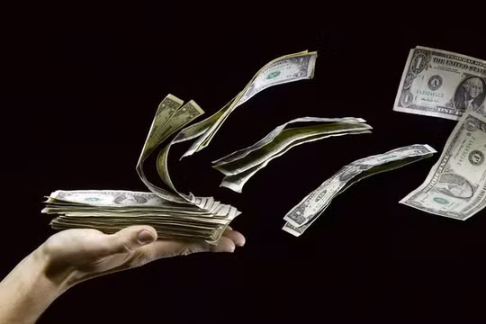 Tiền gửi ngoại tệ ở Nga sụt giảm