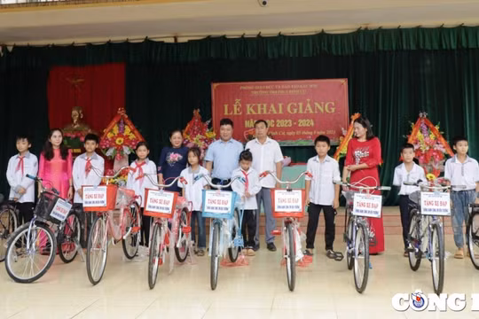 Báo Lao Động đồng hành cùng học sinh vùng cao đến trường