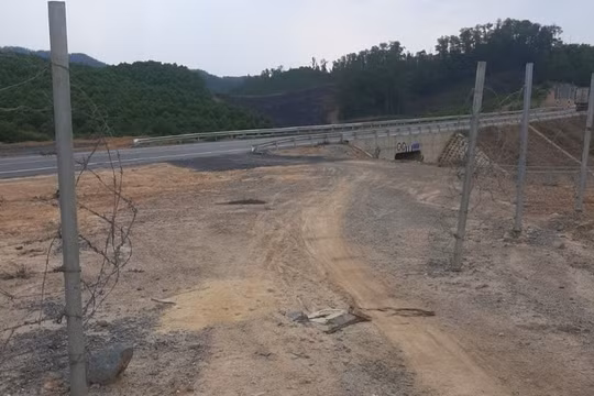 Báo động việc người dân tự ý tháo dỡ hàng rào bảo vệ trên cao tốc