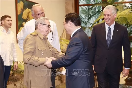 Chủ tịch Quốc hội Vương Đình Huệ hội kiến Đại tướng Raúl Castro Ruz và Bí thư thứ nhất, Chủ tịch Cuba Miguel Díaz-Canel