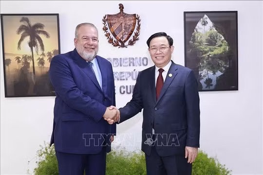 Chủ tịch Quốc hội Vương Đình Huệ hội kiến Thủ tướng Cộng hòa Cuba