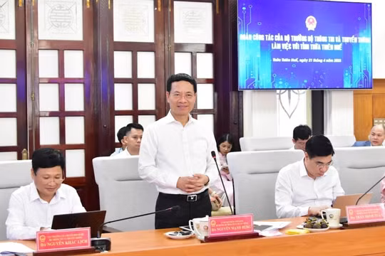 Bộ trưởng Nguyễn Mạnh Hùng làm việc với tỉnh Thừa Thiên Huế về chuyển đổi số