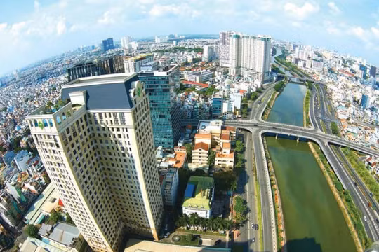 Tốc độ tăng trưởng kinh tế TP.HCM nằm trong top 10 từ dưới đi lên: Vì sao?