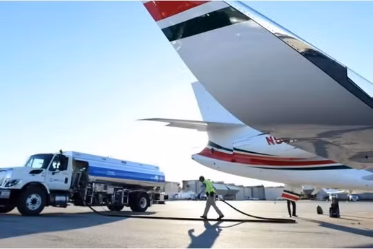 Giá nhiên liệu máy bay tăng cao chưa từng có tiền lệ