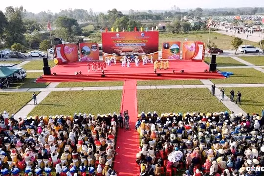Khai hội chùa Hương Tích - Mở đầu năm du lịch Hà Tĩnh 2023