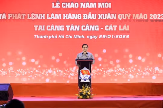 Thủ tướng Phạm Minh Chính phát lệnh xuất khẩu những container đầu Xuân Quý Mão 2023
