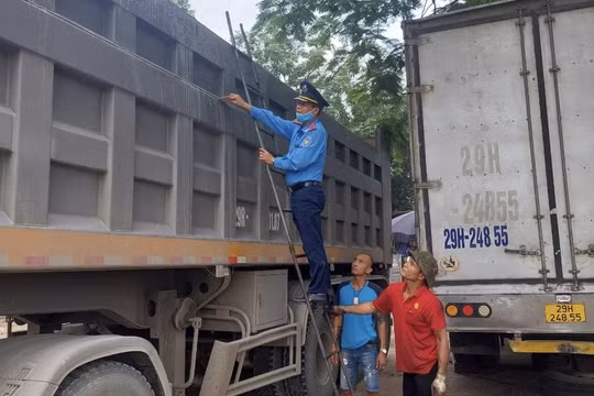 Tăng cường xử phạt nguội, xử lý vi phạm tải trọng xe ngay từ đầu nguồn hàng