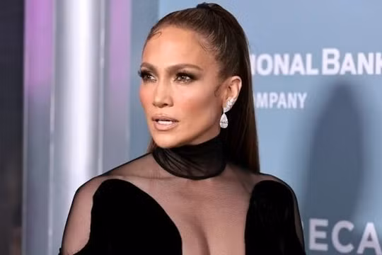 Jennifer Lopez kiếm gần 2 triệu USD trong 40 phút
