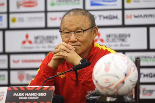 HLV Park Hang Seo: “ĐT Indonesia không nên khiêu khích Văn Hậu qua mạng”