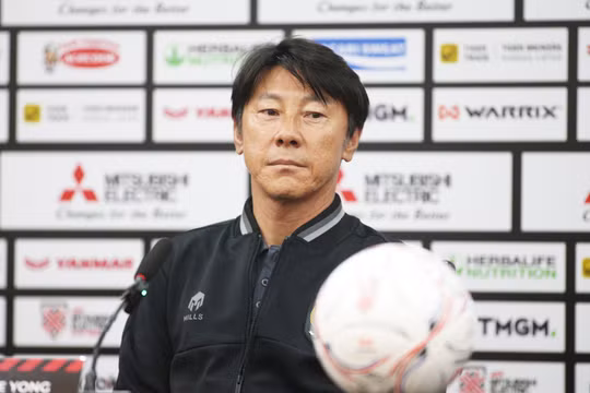 HLV Shin Tae-yong: “ĐT Indonesia thua Việt Nam một phần vì mặt sân xấu”