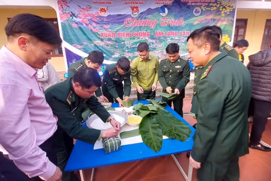Xuân Biên phòng, gắn kết tình quân dân