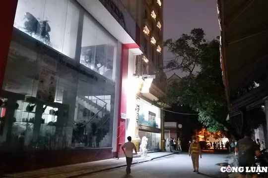 Thương tâm bé gái 6 tuổi rơi từ tầng 10 xuống đất tử vong