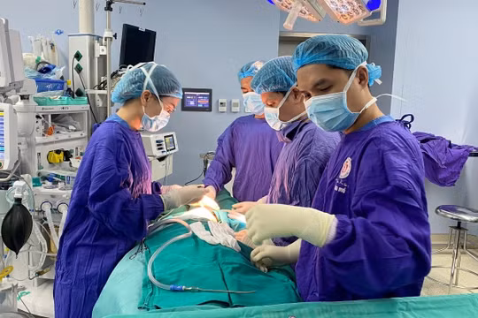 Trả giá đắt vì tiêm filler tăng vòng ngực