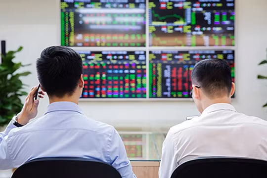 Môi giới chứng khoán không được lôi kéo nhà đầu tư từ các hội nhóm trên mạng