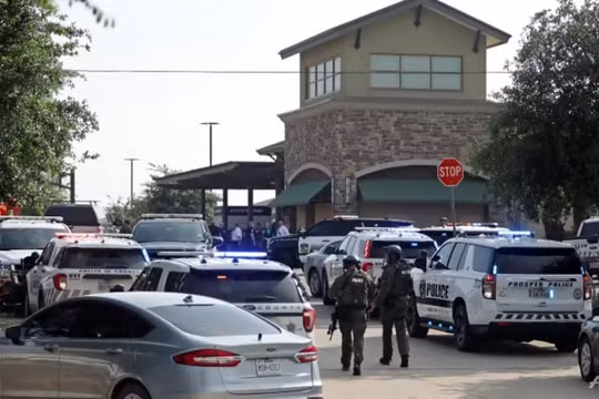 Kẻ xả súng ở trung tâm thương mại Texas theo tư tưởng Đức quốc xã