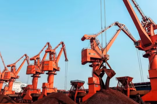 Lý do khiến giá quặng sắt giảm mức thấp nhất trong 5 tháng