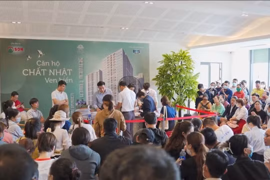 Xếp hàng để mua nhà ở xã hội The Ori Garden tại Đà Nẵng