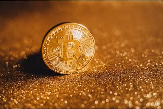 Giá Bitcoin vọt tăng trên mốc 28.000 USD
