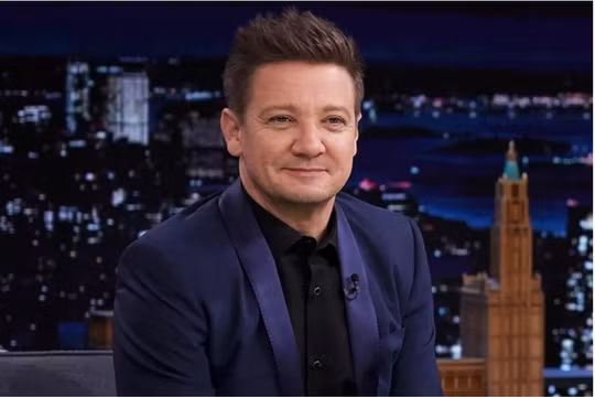 Jeremy Renner trở lại sau tai nạn kinh hoàng
