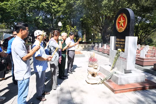 “Thắp sáng ngọn lửa tri ân”, hội tụ những tấm lòng nhân ái