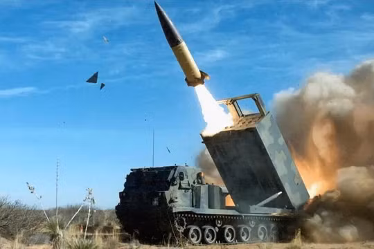 Vì sao Mỹ từ chối viện trợ tên lửa tầm xa ATACMS và bom GLSDB cho Ukraine?