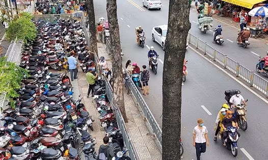 TPHCM chấp thuận cho thuê vỉa hè, lòng đường