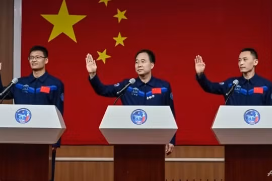 Trung Quốc sắp đưa phi hành gia dân sự đầu tiên vào vũ trụ