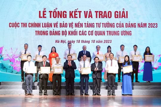 Trao giải Cuộc thi chính luận về bảo vệ nền tảng tư tưởng của Đảng