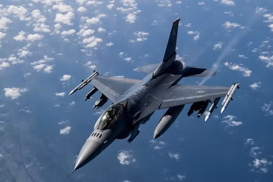 Máy bay thương mại bị tiêm kích F-16 truy đuổi ở Washington và rơi xuống núi