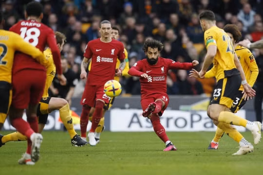 Hàng thủ đá như mơ ngủ, Liverpool thua đậm trước Wolves