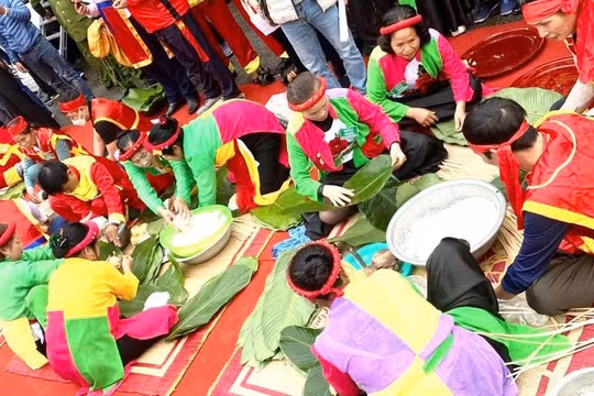 Độc đáo với hội thi bánh chưng, bánh giầy ở Lễ hội mùa xuân Côn Sơn-Kiếp Bạc