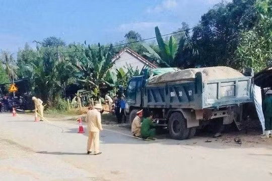 Hà Tĩnh: Nữ sinh lớp 6 tử vong thương tâm sau cú va chạm với xe tải
