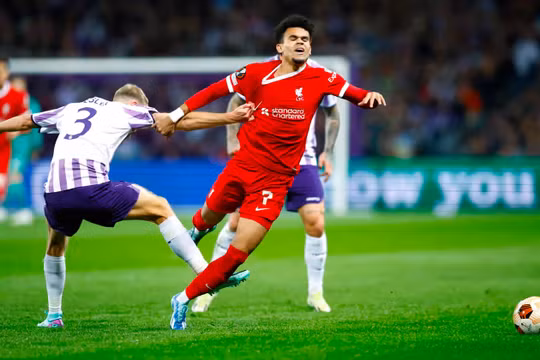VAR lại từ chối bàn thắng, Liverpool thất bại tại Europa League