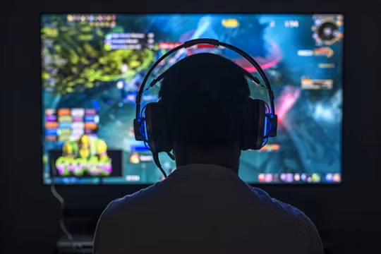 Chơi game 10 tiếng mỗi ngày, người đàn ông bị rối loạn tâm thần