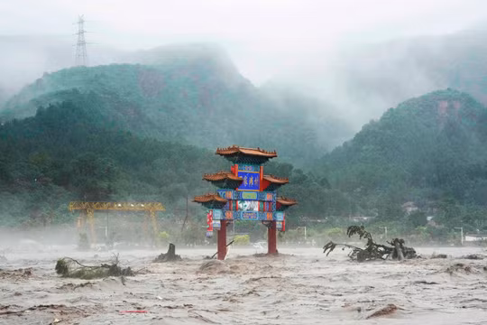 Trái đất đang tiến đến 'điểm bùng phát rủi ro' về khủng hoảng khí hậu