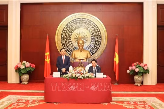 Bộ trưởng Bộ Quốc phòng Phan Văn Giang thăm chính thức Trung Quốc và dự Diễn đàn Hương Sơn Bắc Kinh
