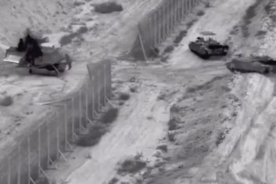 Israel bắt đầu đưa quân vào bắn phá Gaza, chiến sự có nguy cơ lan rộng