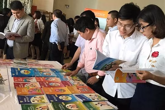 Trả lại quyền chọn sách giáo khoa cho giáo viên là phù hợp với thực tiễn