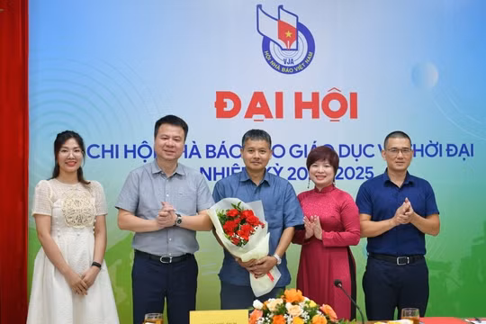 Tiếp tục quan tâm nâng cao trách nhiệm xã hội và đạo đức nghề nghiệp