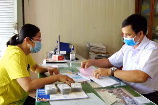 Người dân Bến Tre tích cực tham gia BHYT hộ gia đình