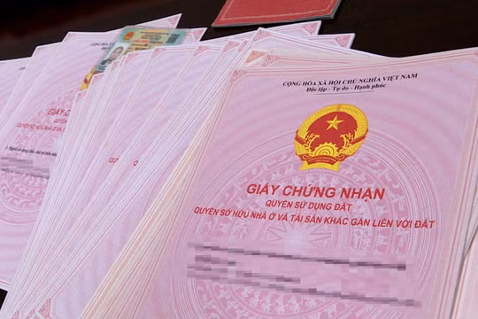 Những trường hợp được miễn thuế, lệ phí khi sang tên sổ đỏ năm 2023