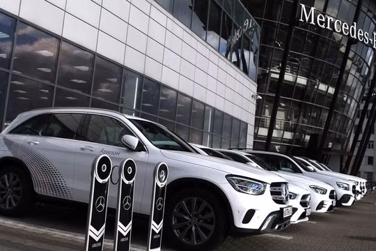 Mercedes ngắt kết nối với khách hàng Nga
