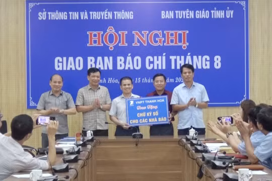 Thanh Hóa: Trao tặng chữ ký số cho các nhà báo, phóng viên